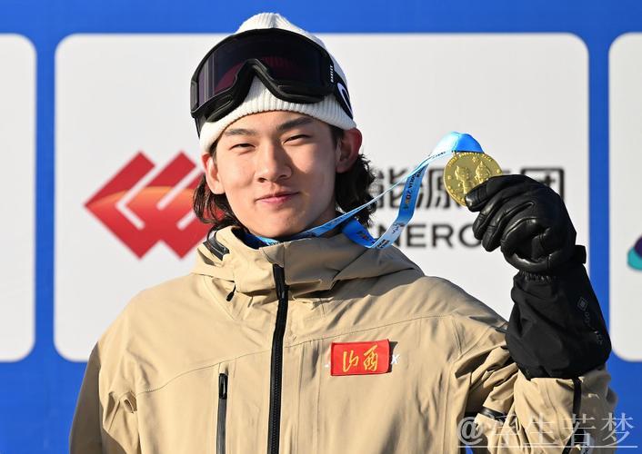 苏翊鸣：再度问鼎首钢滑雪场